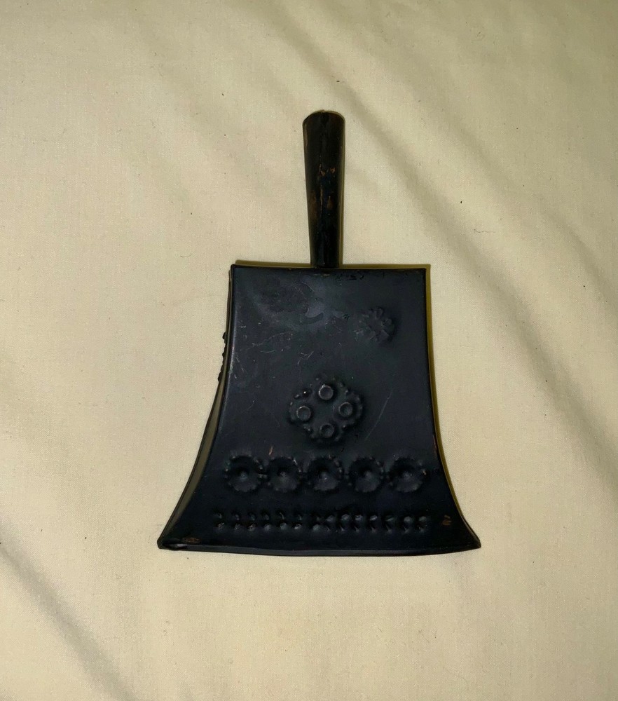 Primitive Shaker Style Dust Pan - Miniature