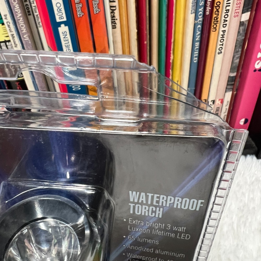 INTOVA LIGHT WATERPROOF TORCH DIVERS LED LIGHT