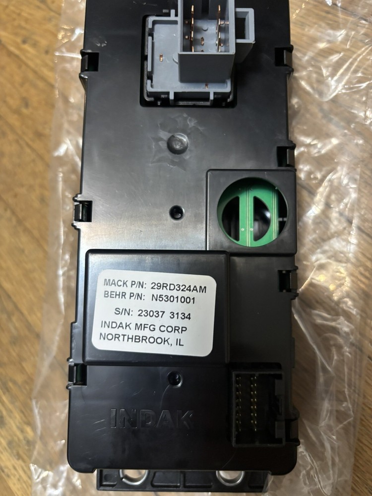 OEM MACK TEMPERATURE CONTROL UNIT P/N 29RD324AM