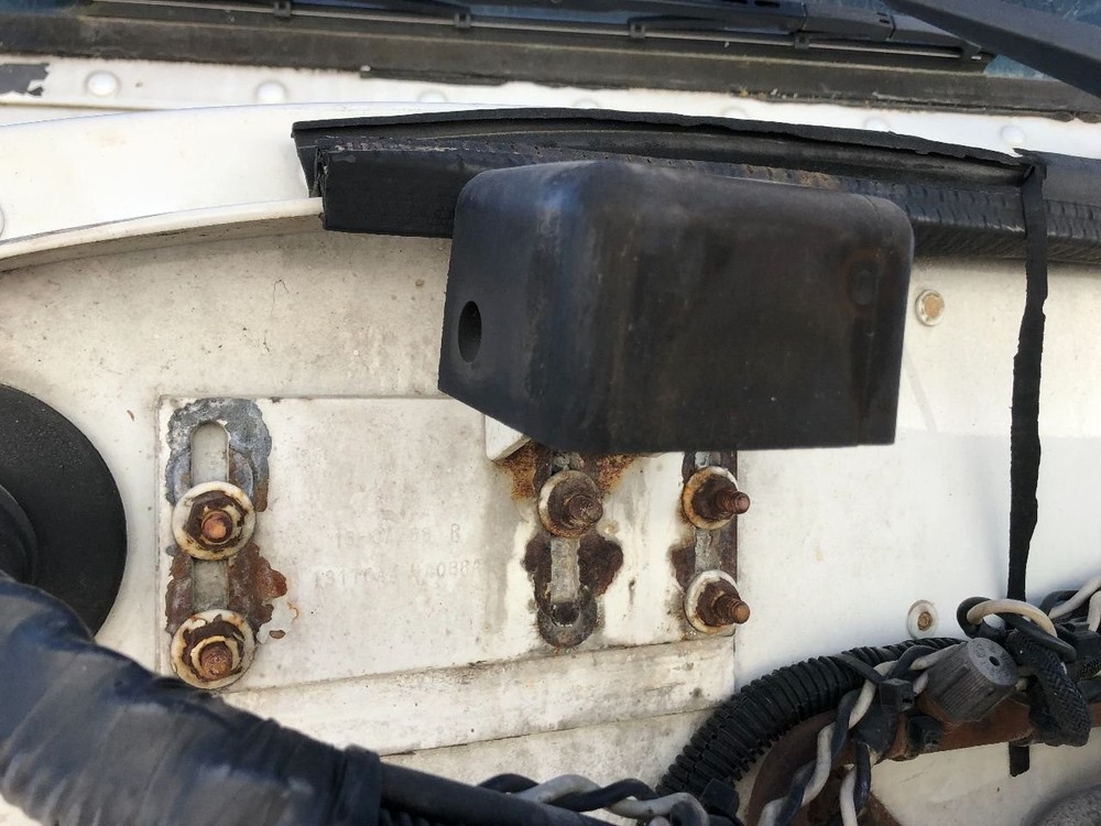 Peterbilt 377 Right/Passenger Hood Rest - Used