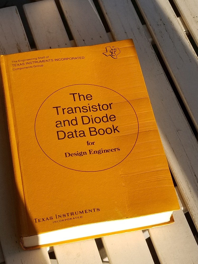VINTAGE 1973 TEXAS INSTRUMENTS DATA BOOK  ELECTRIC TRANSISTOR AND DIODE