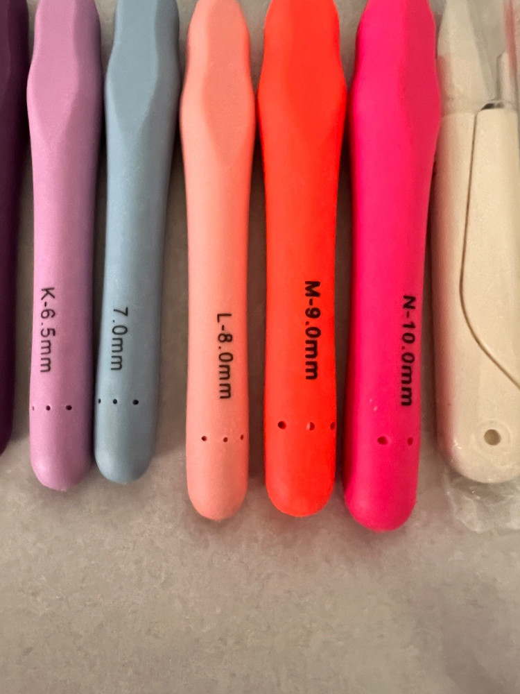 A-3 14 Piece Yarniss Crochet Hooks Set - MultiColor