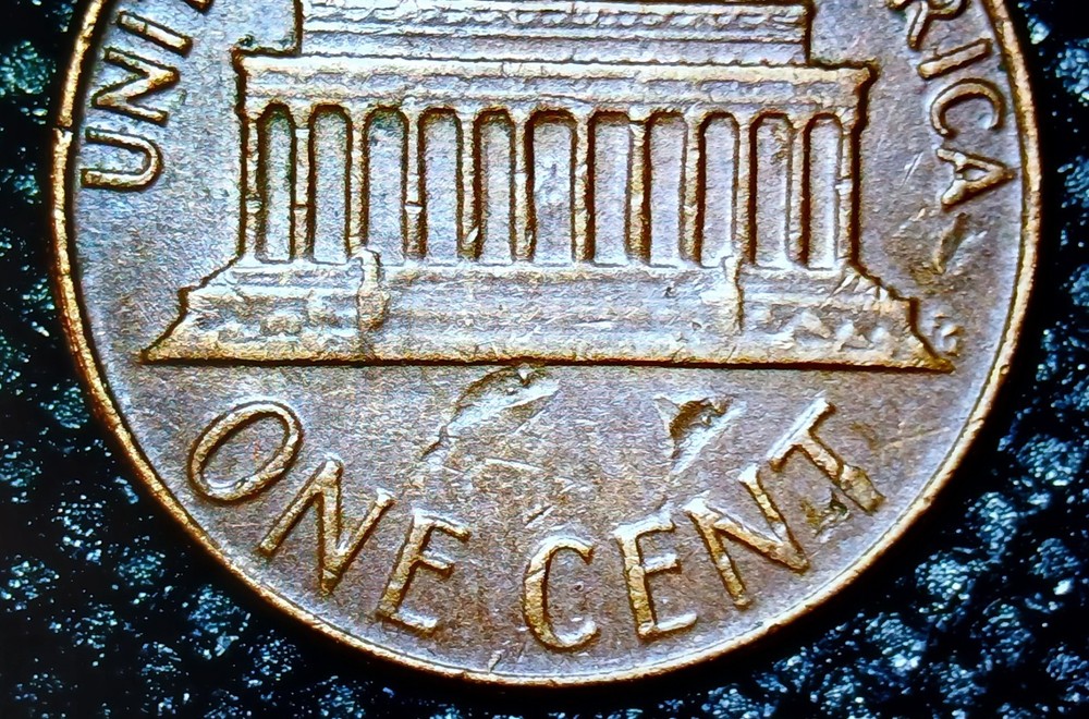 1978 Lincoln Memorial Cent With Multiple Strike Throughs On Reverse Mint Error