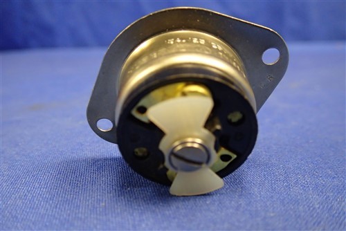 HUBBEL RECEPTACLE 7486 NOS