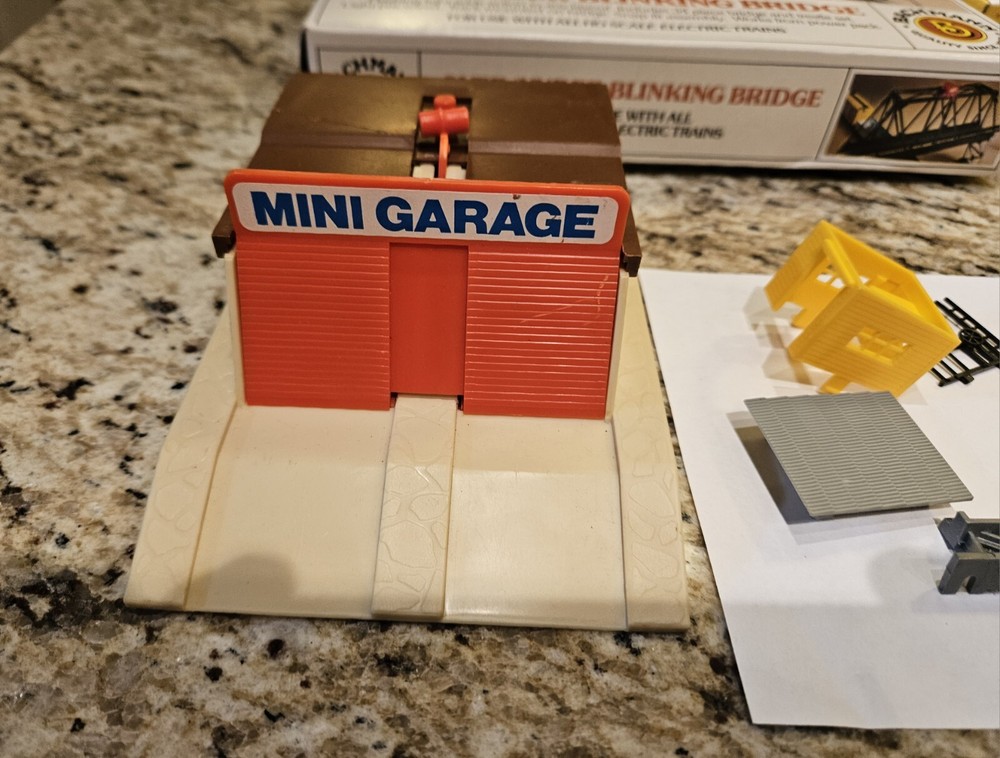 H O Bachmann Scenery - Bridge, Signs, Garage