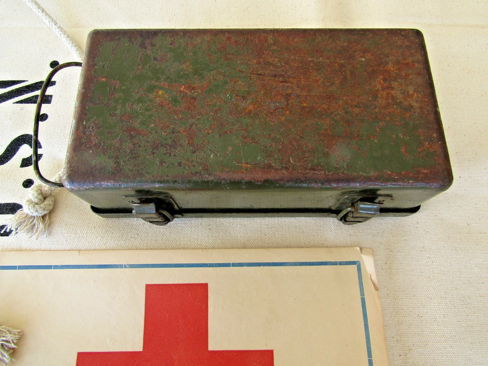 Original WWII US Army First Aid Kit