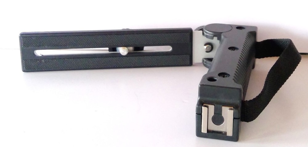 Hama Camera Grip With Flash Attachment & Mini Tripod