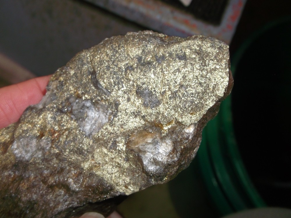 Gold, silver, copper, 223 grams samples ,ore high grade .