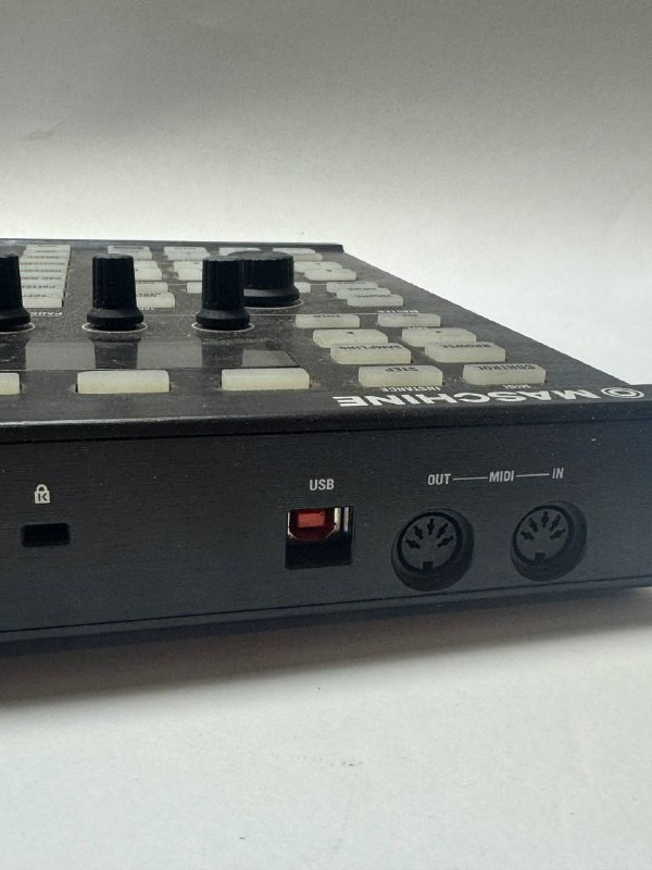 Native Instruments Maschine MK2 Black Groove Production Studio Controller