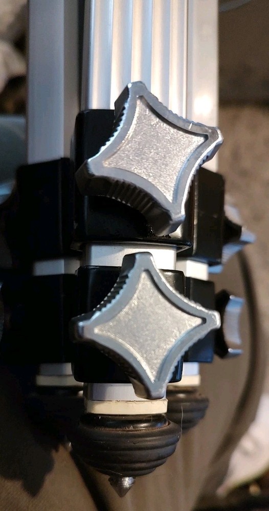 Lentar 3 Section Elevating Tripod Model No. TD-7