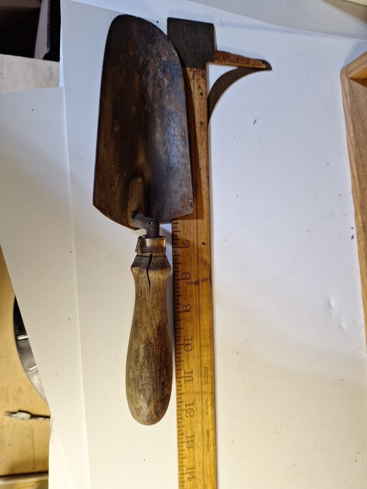 Antique Garden Scoop