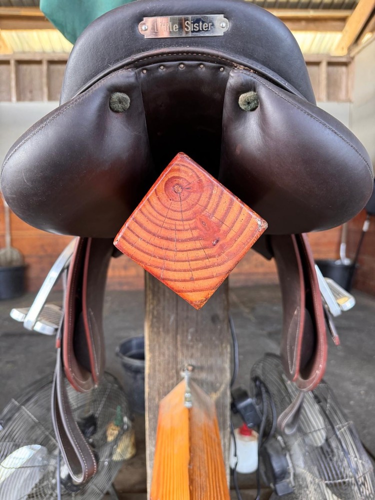 devoucoux saddle 17 inch regular flap buffalo leather