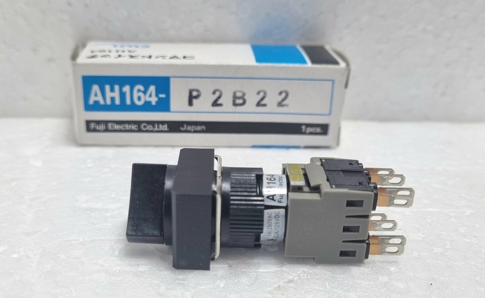 Fuji Electric AH165-P2B22 Selector Switch