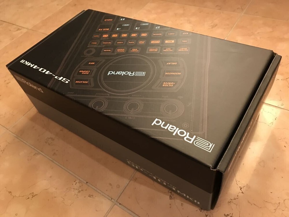 ROLAND SP-404 MK 2 Sampler Beatmaking Machine