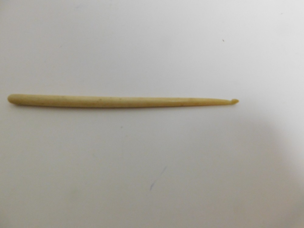 6 Vintage Bovine Bone Crochet Hooks Mixed Sizes