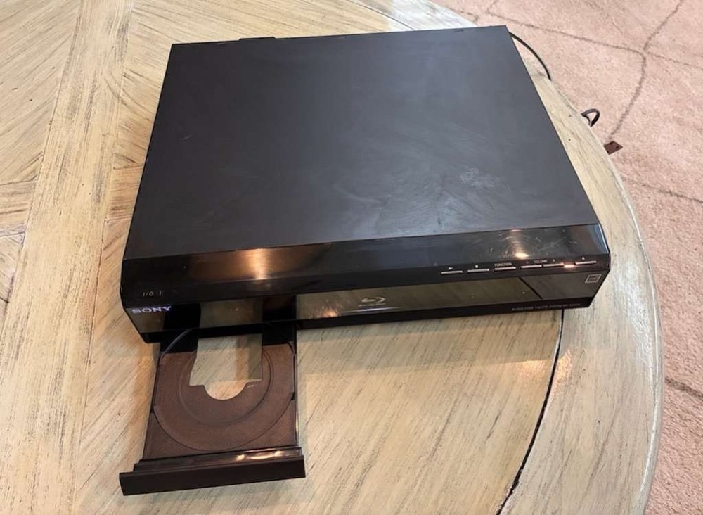 Sony BDV-E500W Blu-Ray/DVD/CD Home Theater System No Remote