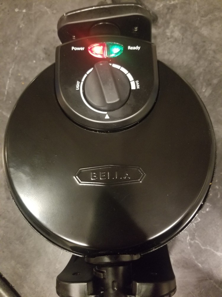 Bella Rotating Non-Stick Waffle Maker~Model TSK-2126BW TESTED--WORKS!!