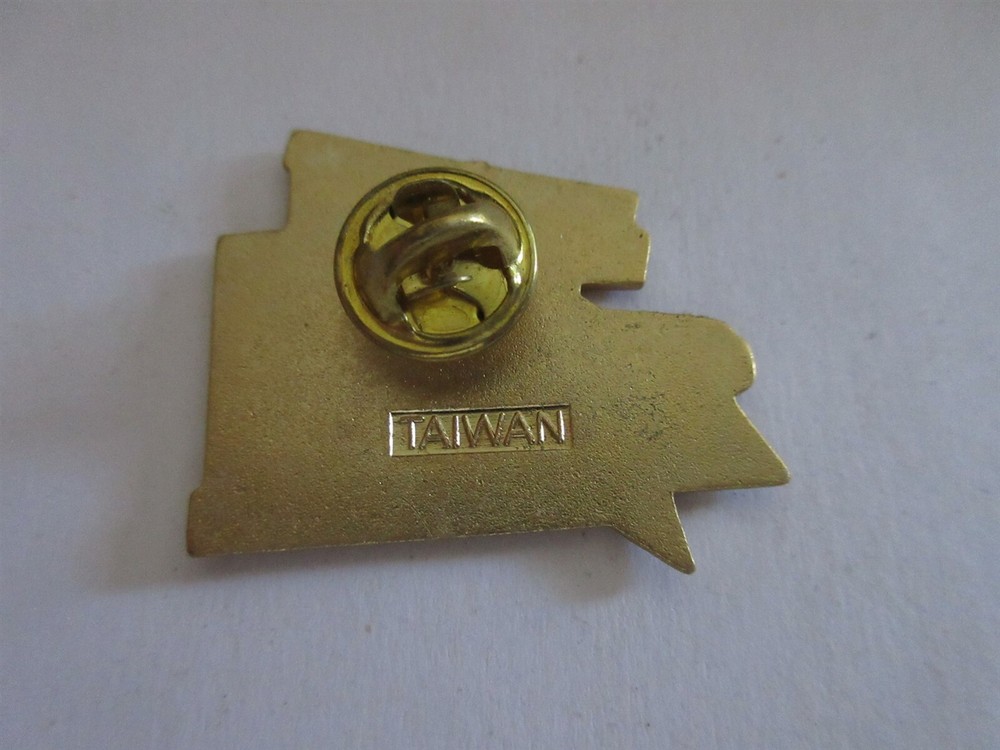 1996 White Lightning 500 Dover Downs NASCAR hat lapel pin