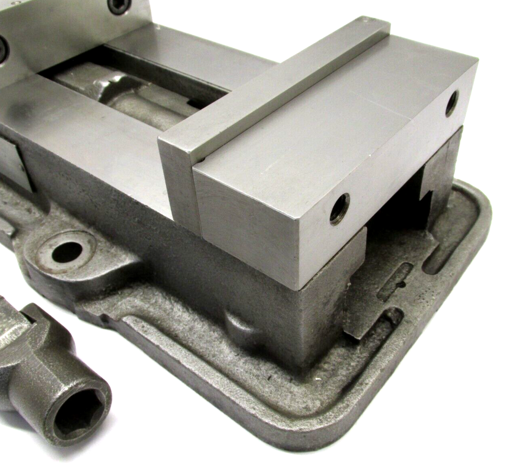 KURT ANGLOCK 6" MILLING MACHINE VISE w/ JAWS & HANDLE - #D675