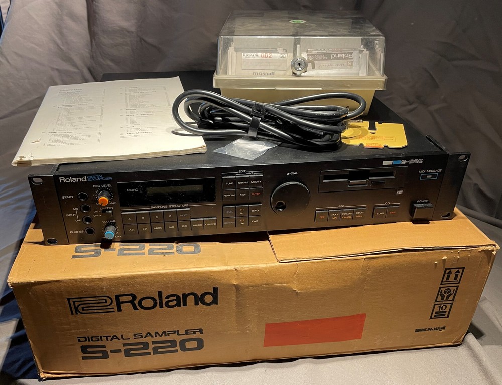 Roland S-220 Digital Sampler ~MINT CONDITION 80’s Classic~