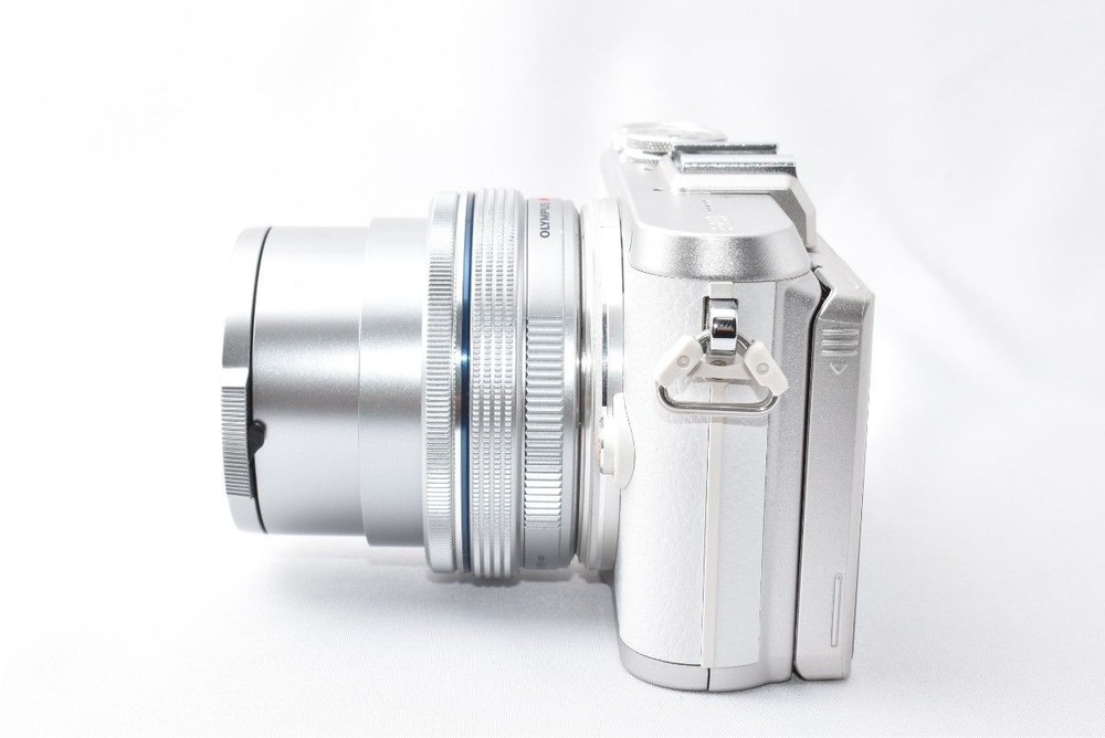 OLYMPUS PEN E-PL8 White Lens Kit