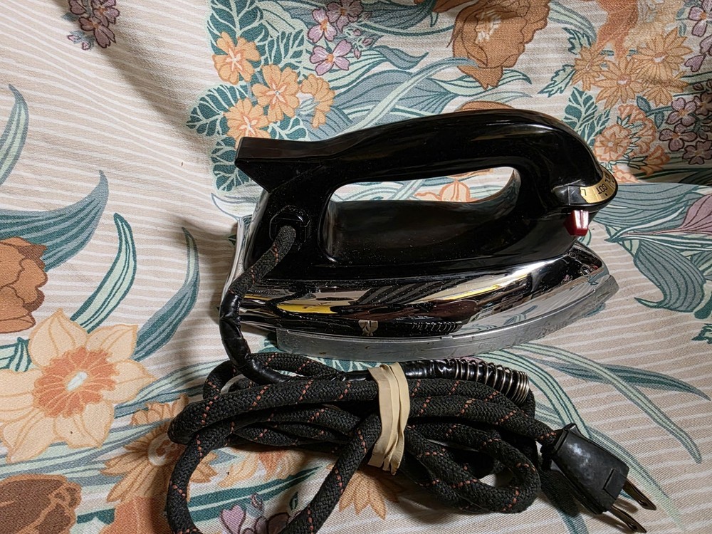 Vintage 1960s Sunbeam Iron