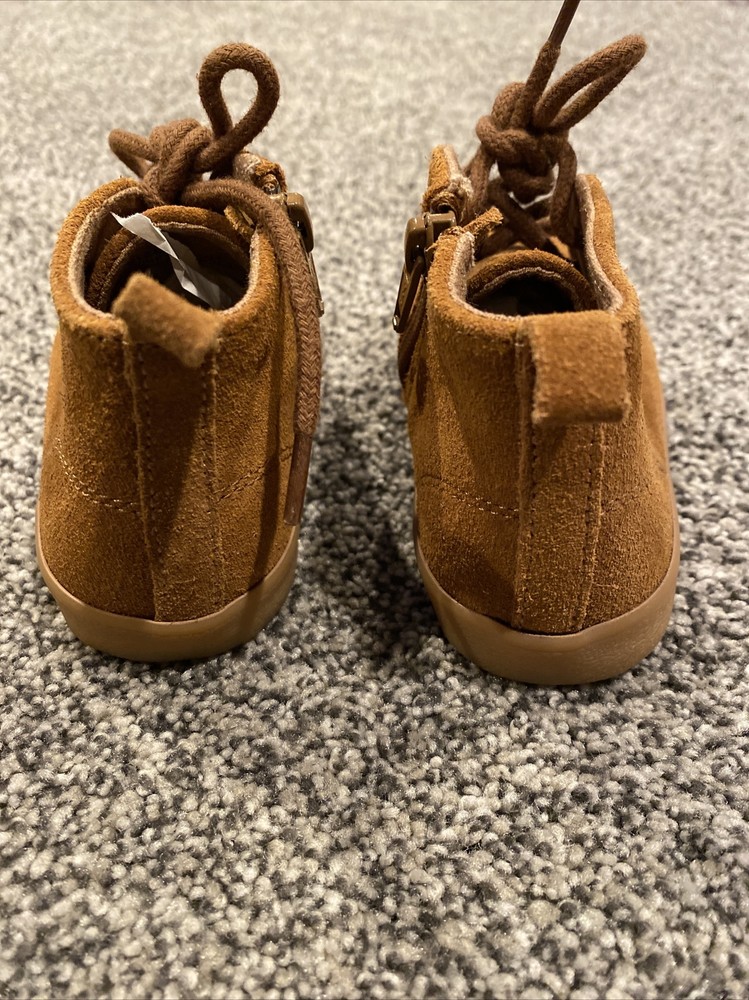 GAP Little Boys Suede Boot Size 8