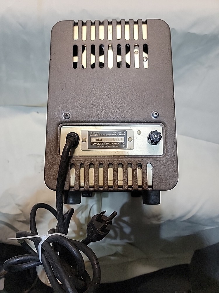 HP 400L Vacuum Tube Voltmeter Powers Up