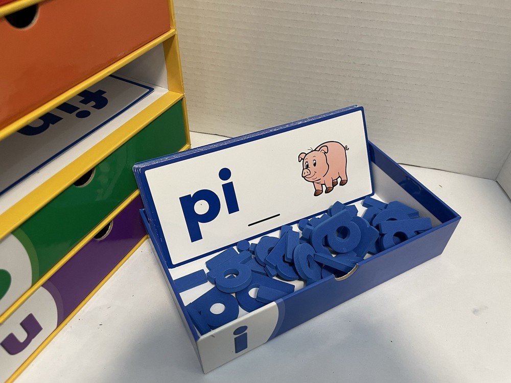Lakeshore Learning I Can Build Simple Words Educational Kit