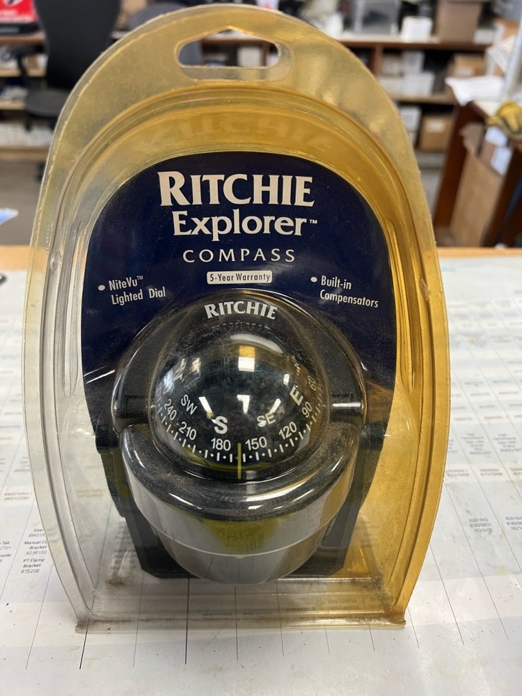 RITCHIE EXPLORER COMPASS B51 W/ BRACKET BLACK