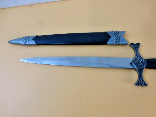Knotted Celtic Dagger Replica Unsharpened New in Box