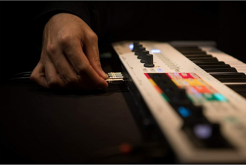 Arturia KeyStep Pro 37-Key USB/MIDI/CV Keyboard Controller and Sequencer -White