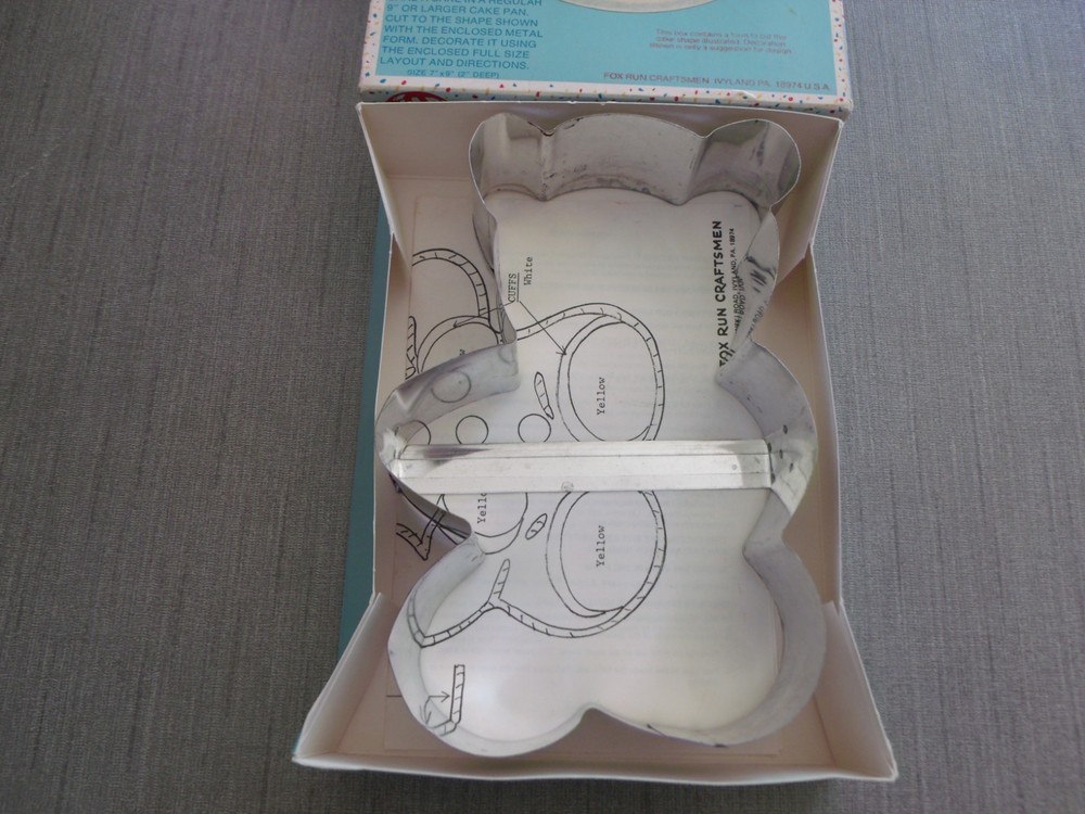 VINTAGE FOX RUN CRAFTSMEN SHAPE A CAKE TEDDY BEAR SHAPE