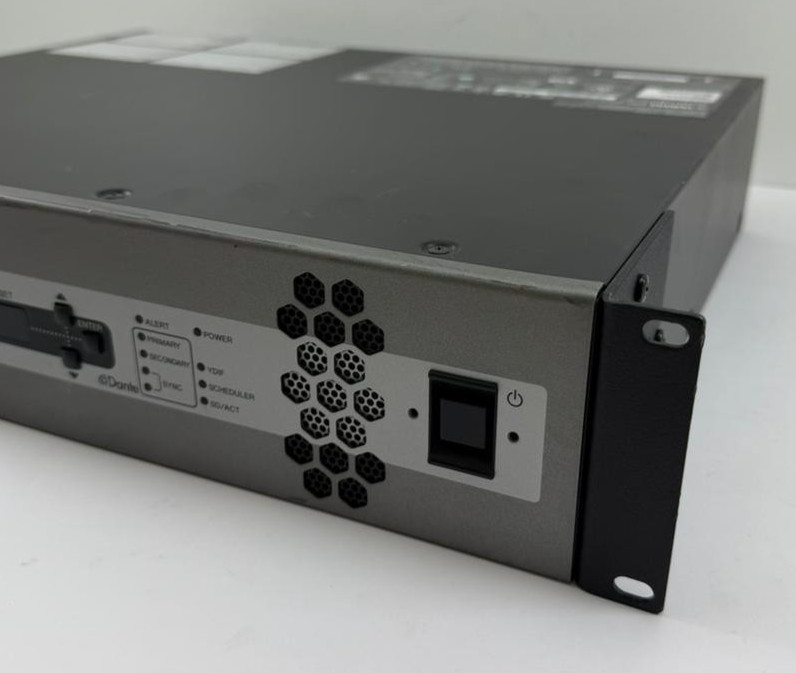 YAMAHA MRX7-D SIGNAL PROCESSOR *POWERS ON-WORKING*