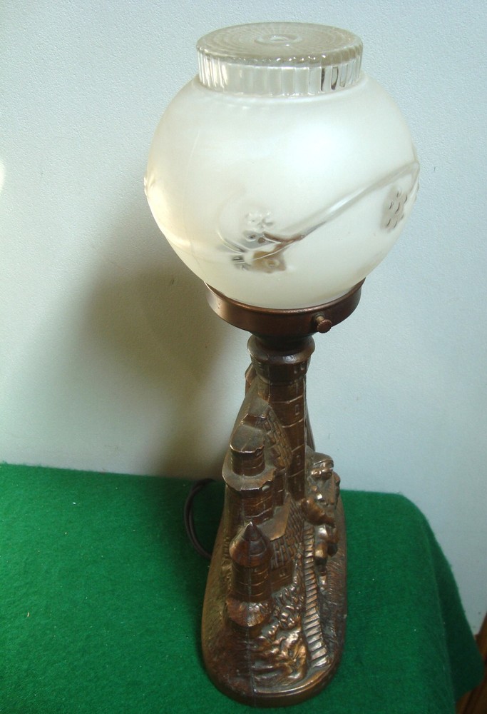 1930s. Art Deco “Serenade” Splinter Table Lamp