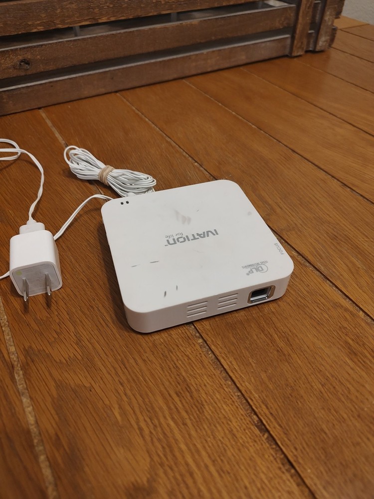 IVATION Projectionist Series HDMI PROJECTOR , Used