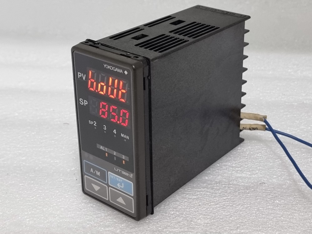 YOKOGAWA UT321 UT321-21 TEMPERATURE CONTROLLER