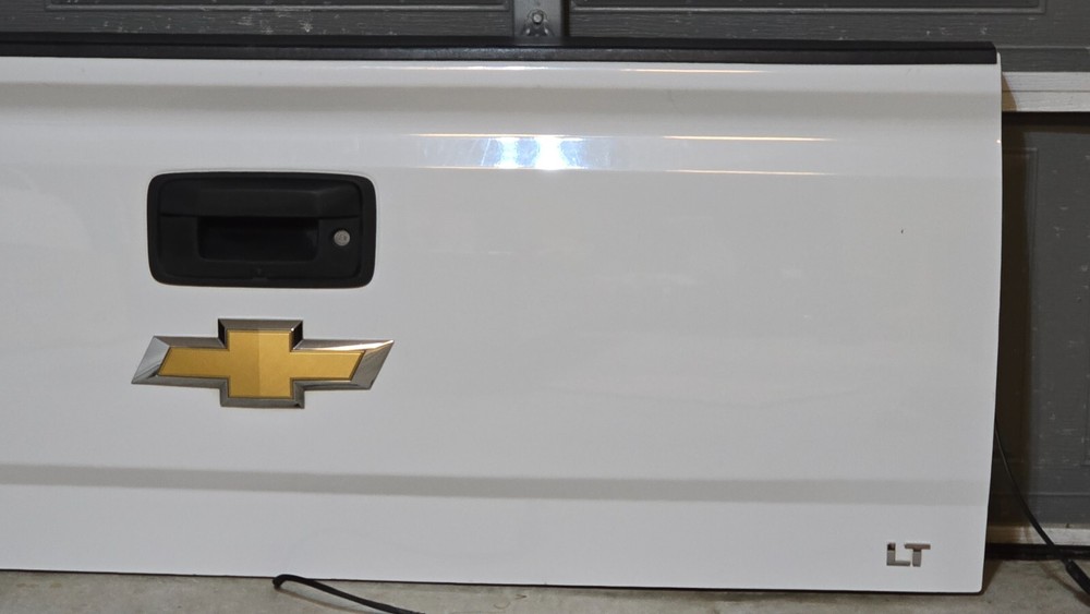 2014-2018 CHEVY SILVERADO 1500/GMC SIERRA 1500 TAILGATE W/REVERSE CAMERA - WHITE