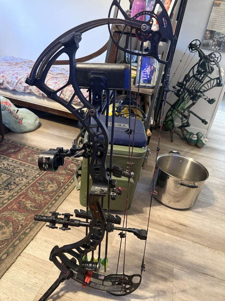 Bowtech Insanity cpx rt hand 60 pounds great bow