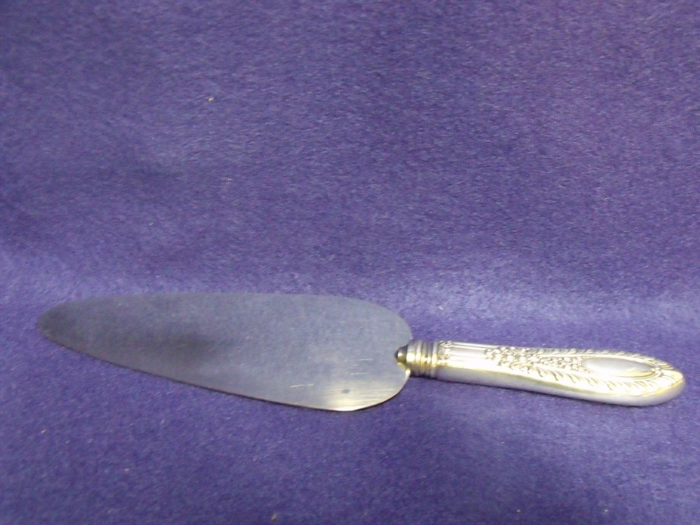 STERLING REPOUSSE HANDLE STAINLESS BLADE 9 1/4" CAKE KNIFE VGUC