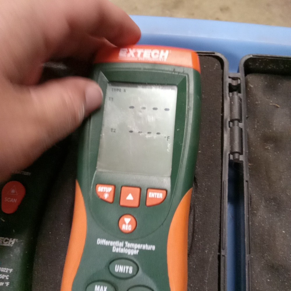 extech instruments hd200 Differential temperature data logger Needs Cleaned