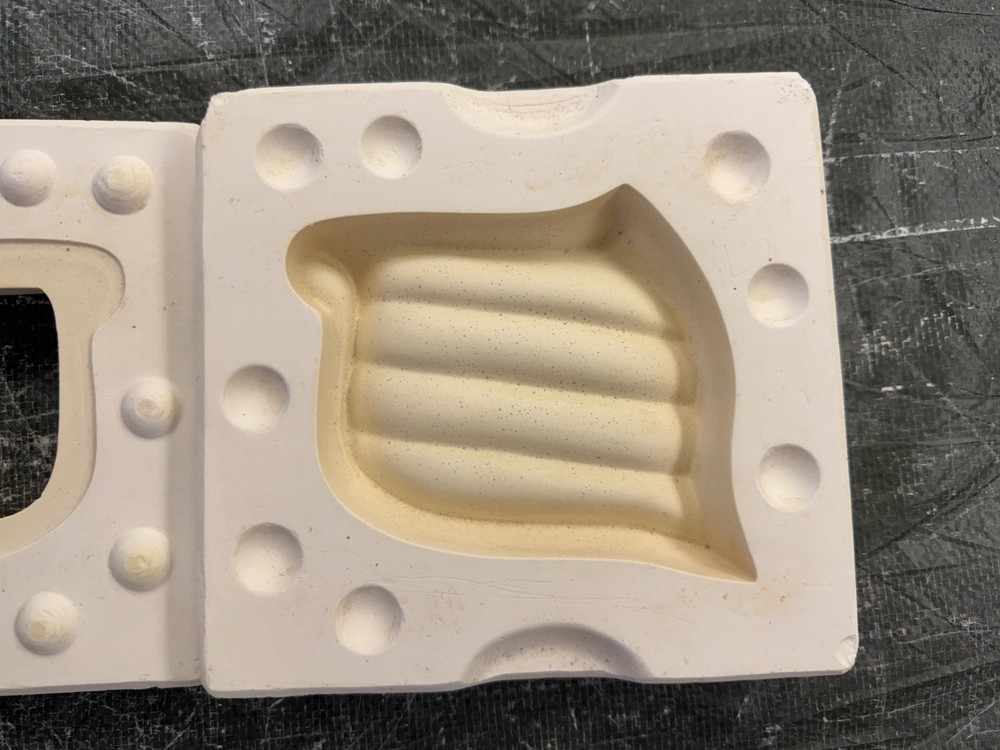 VINTAGE ARNEL'S CERAMIC MOLD #627 SOAP DISH