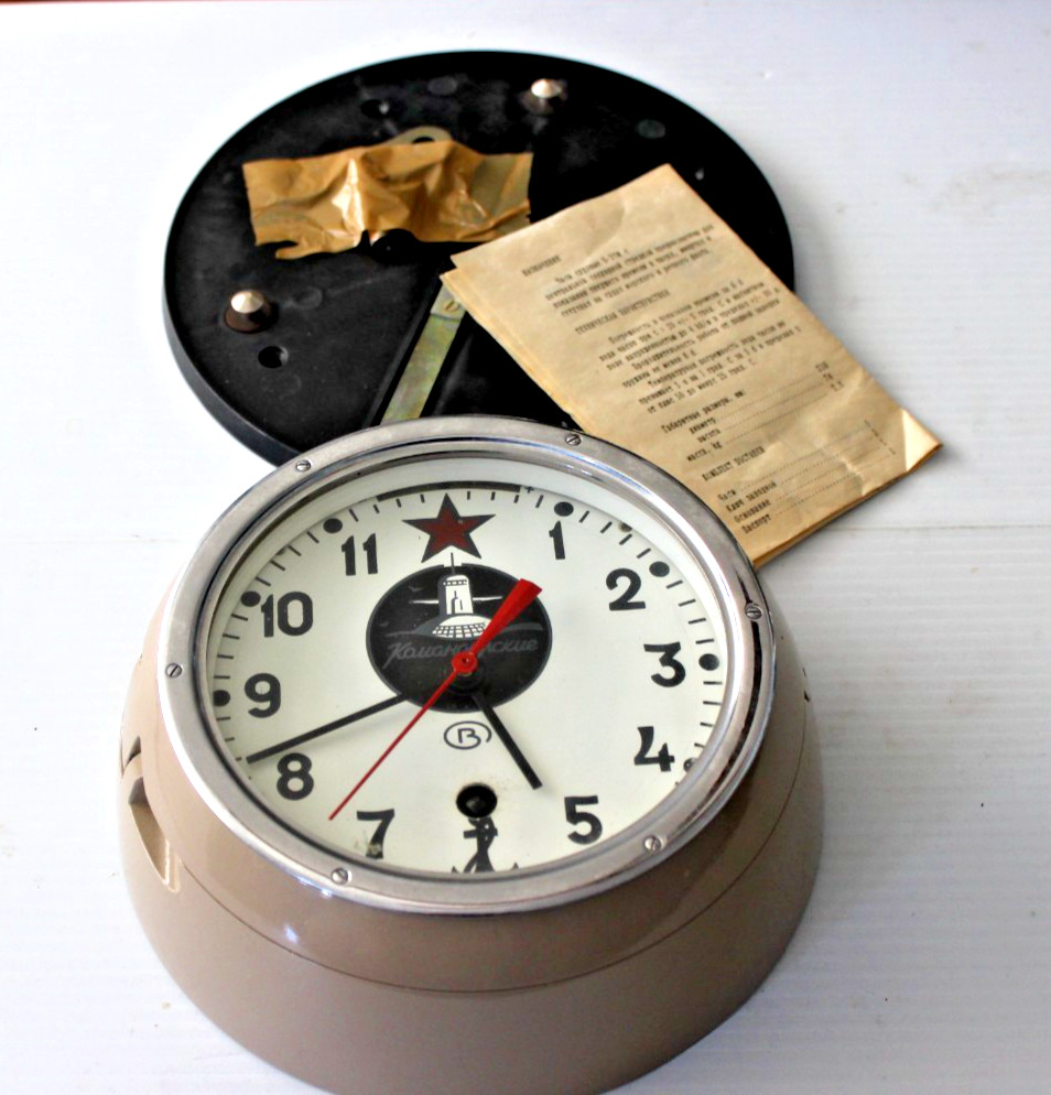 AUTHENTIC USSR SOVIET MARITIME TYPHOON SUBMARINE RED STAR KEY WIND CABIN CLOCK