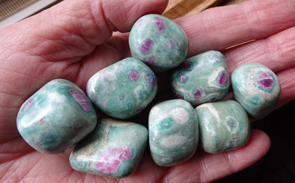 Ruby Fuchsite - 8 Medium Tumbled Stones - India rt760