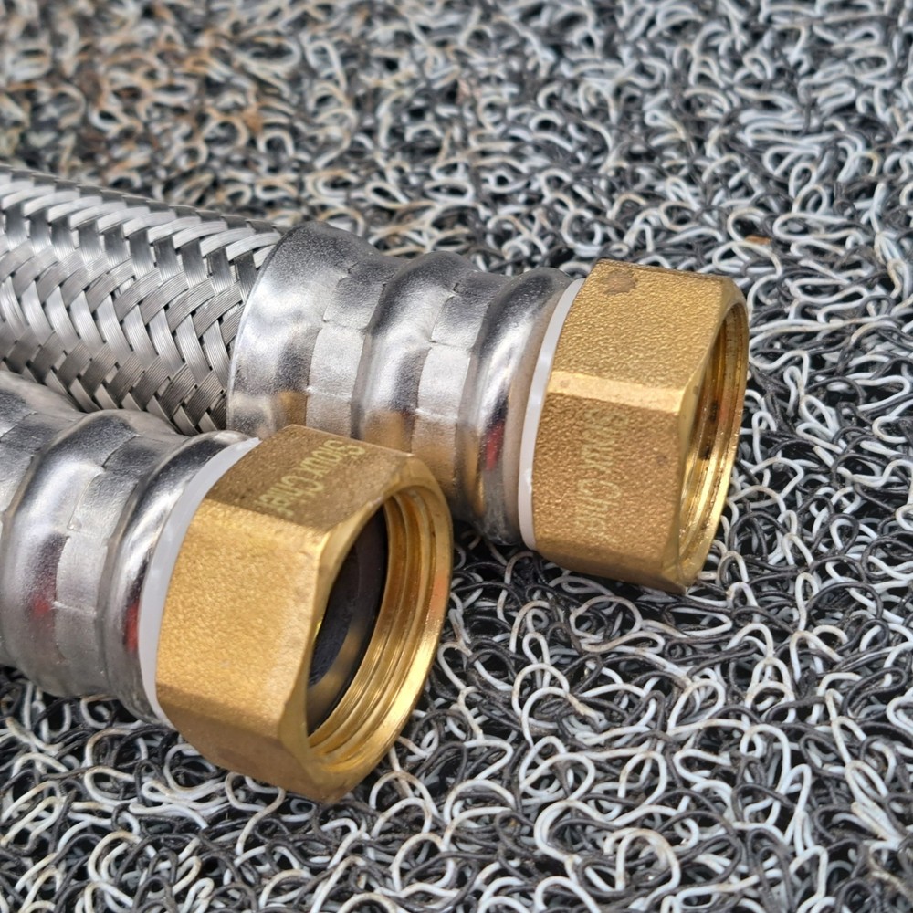 Sioux Chief 279-3F3Q18 3/4'' FIP × 3/4'' PDQ × 18''.Water Heater Connectors (2)