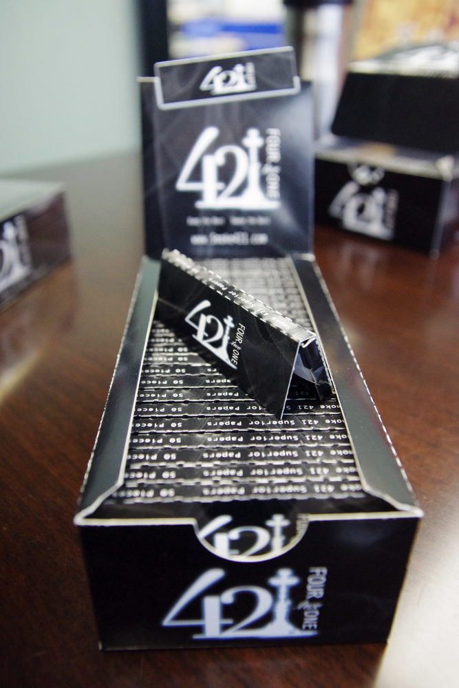 421 Cigarette Smoking Rolling Paper  King Size 300 Packets /  9600 Papers