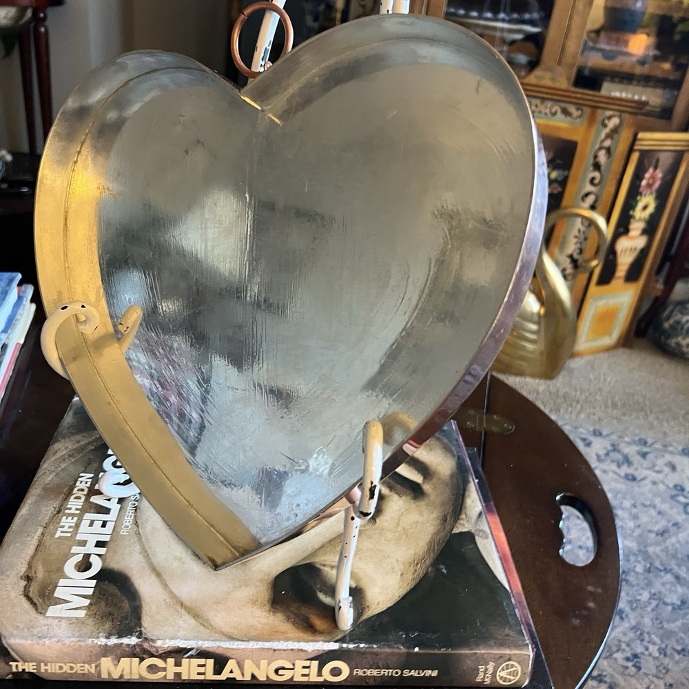Vtg Solid Copper heart shaped Baking pan. Tin Lined. 11” X 12” X 1”