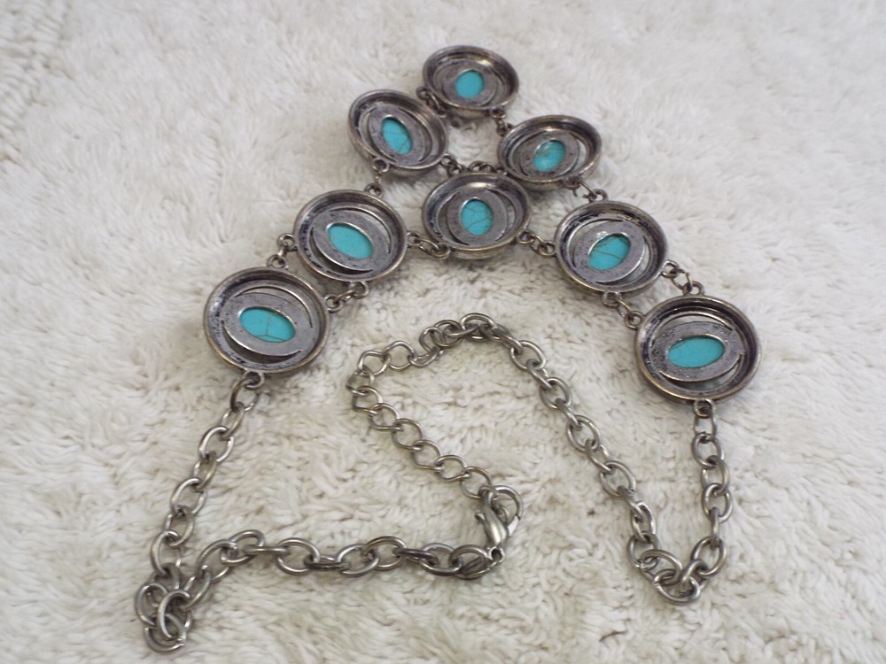 Silvertone Blue Turquoise Stone Necklace (D37)