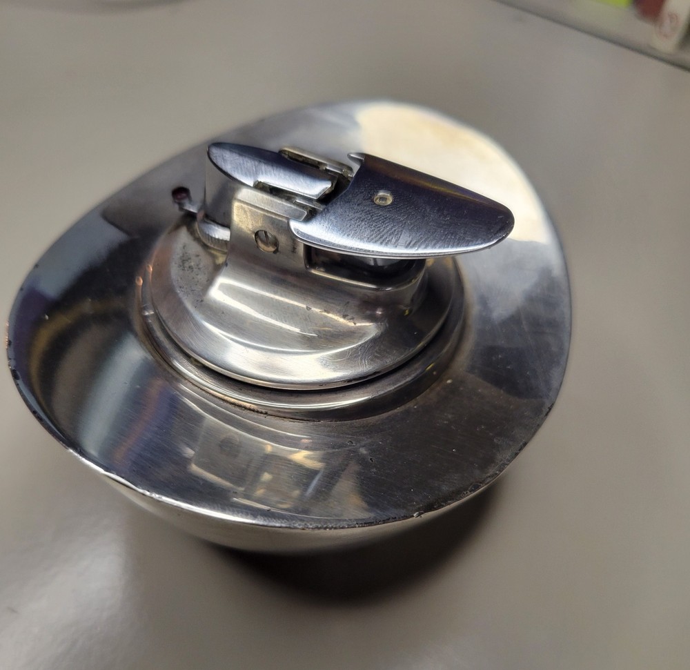 Vintage Ronson table lighter Metal Art Deco (WORKING)