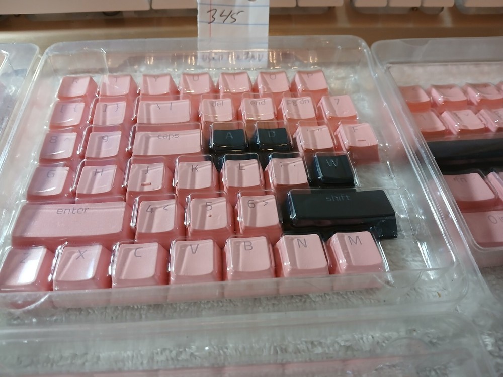 Bekizo KeyBoard.With Extra Pink Keys.NOT TESTED